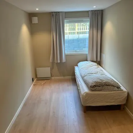 Stor Og Lys Leilighet I Hus Daire