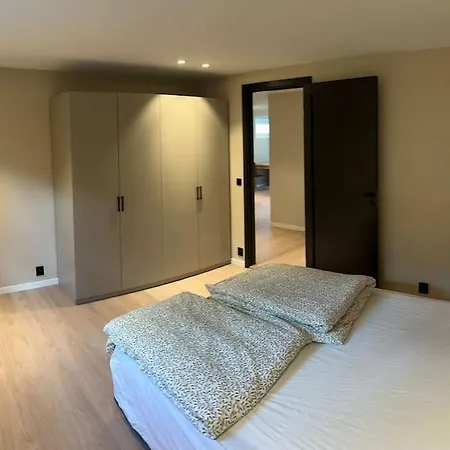 Stor Og Lys I Hus Appartement