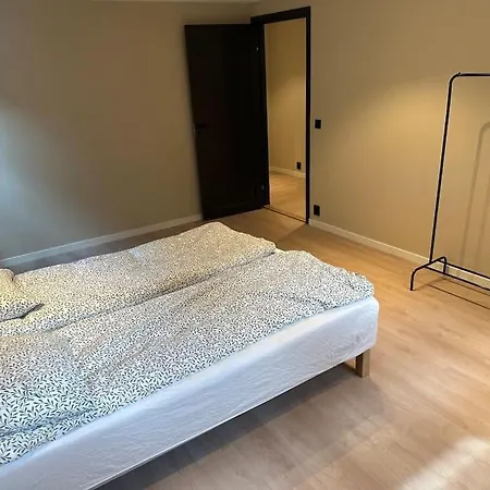 Appartement Stor Og Lys I Hus