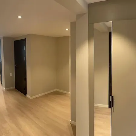 Stor Og Lys I Hus Appartement